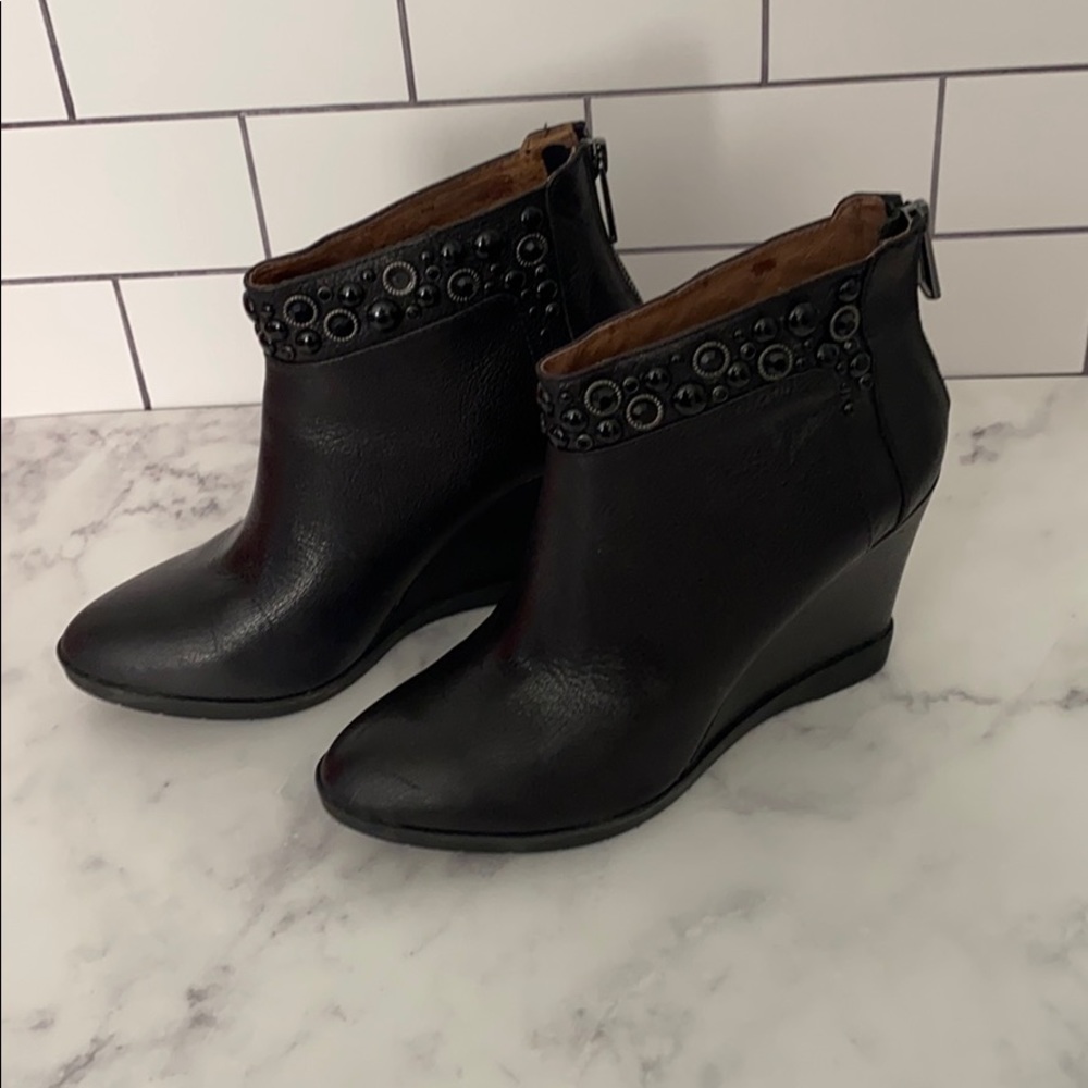 DONALD J PLINER STUDDED BOOTIES